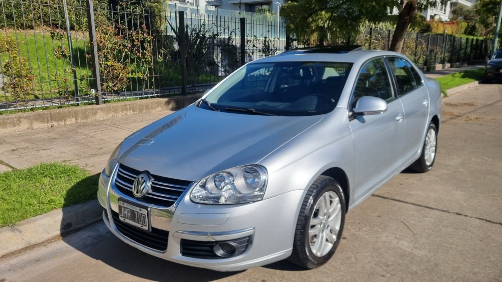 Volkswagen Vento Luxury 2.5 — foto 12